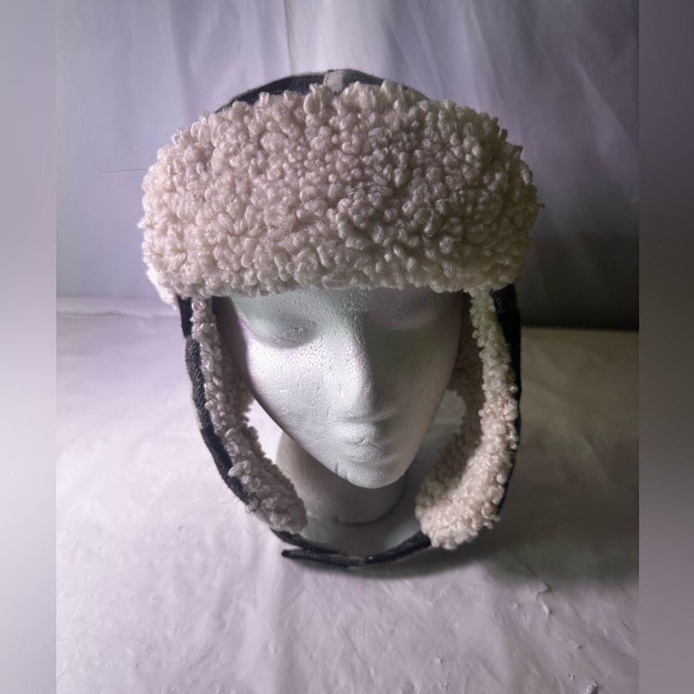 GAP Kids Cream and Gray Fleece Hat